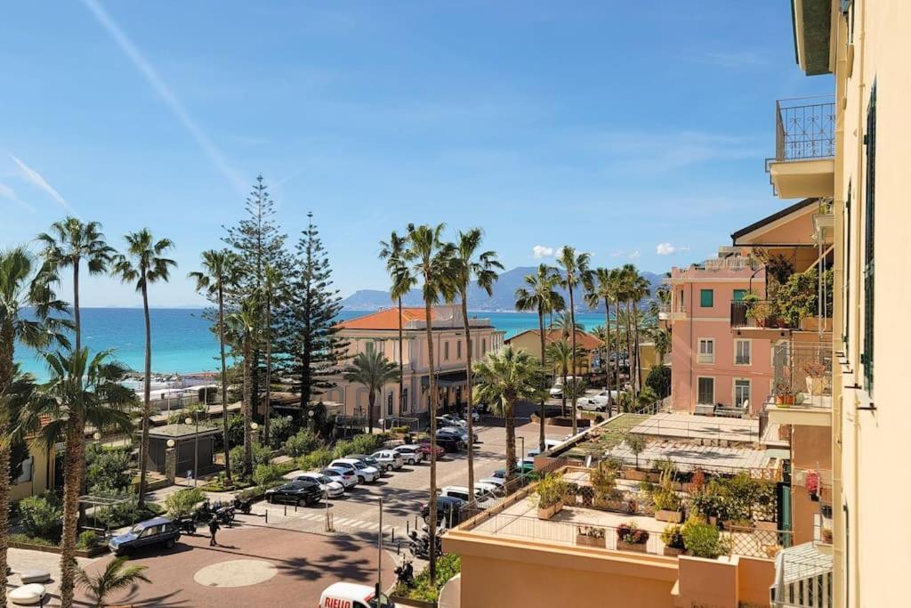 Thekeystudio,Tiramisu Nel Cuore Della Citta Bordighera Exterior photo